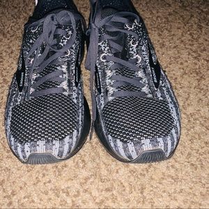 Brooks Women’s Sneakers Size 7.5 Black Grey Comfort Running Walking Low Top DNA